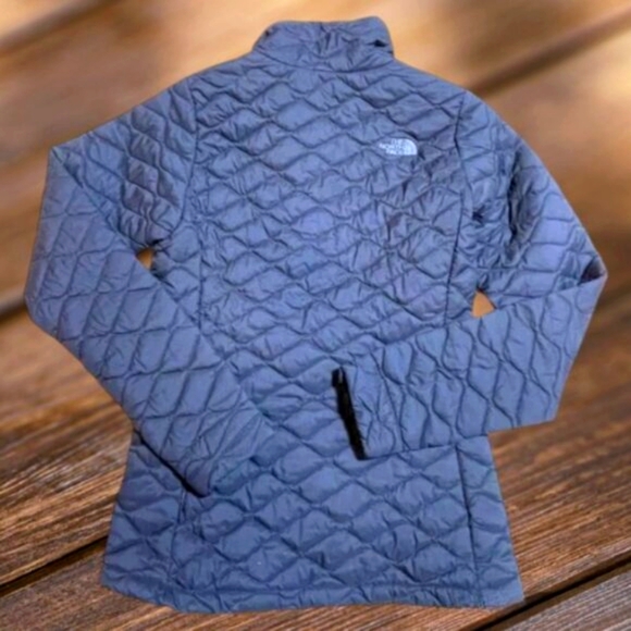 ❄️Stay Cozy & Chic: The North Face Women's Thermoball Eco Jacket (NWOT) - Picture 3 of 5